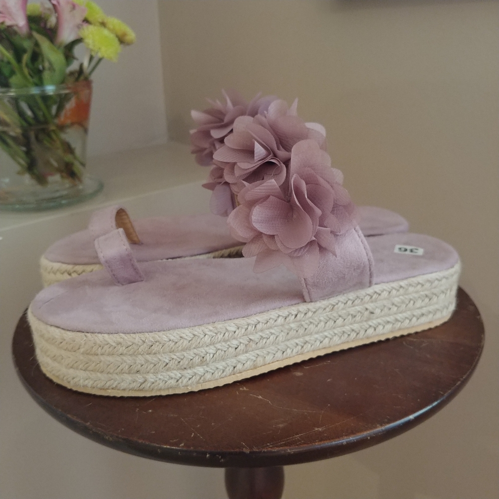 🌸NEW Adorable Lavender Espadrille Sandals🌸